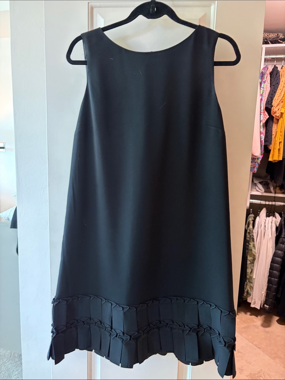 Classic Black Sleeveless Shift Dress with Pleated Hem